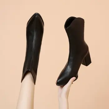 Зимни Къси ботуши на дебелите обувки в стил Ретро с квадратни пръсти, тънки Женски ботуши с цип, Ботуши телесен цвят с високи токчета, Модерни обувки в лаконичном стил 2023 г.