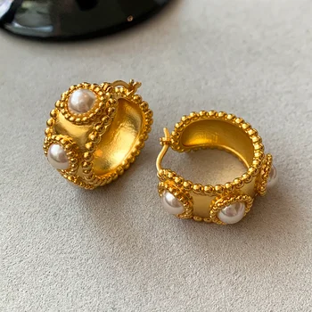 Реколта метални обеци с перли във формата на кръг, дамски дизайнерски обеци с чувство за стил, високо качество на обеци с темперамент, бижута, аксесоари, подаръци